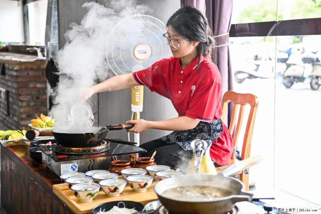 全网追的“扁担女孩”，找了一份暑假工，时薪12元 - 滁州生活资讯 - 滁州28生活网 chuzhou.28life.com